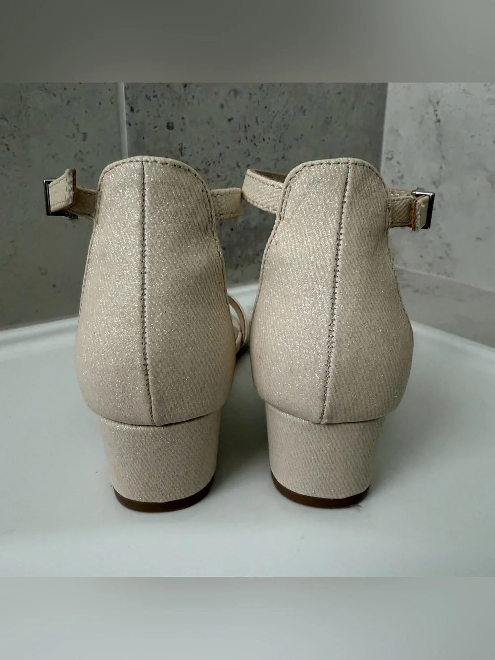 Reaction Kenneth Cole Girls Neutral Beige Ankle Strap Block Heel Sandals Size 1